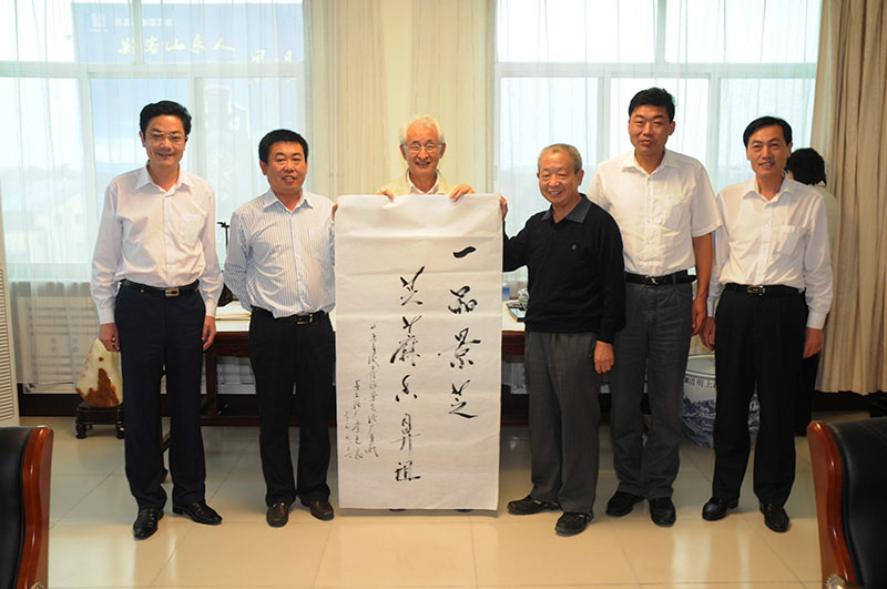 7 茅台酒廠董事長(cháng)季克良先生為(wèi)公(gōng)司題字.JPG